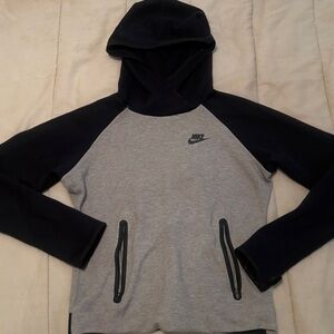 Nike tech sweater women’s